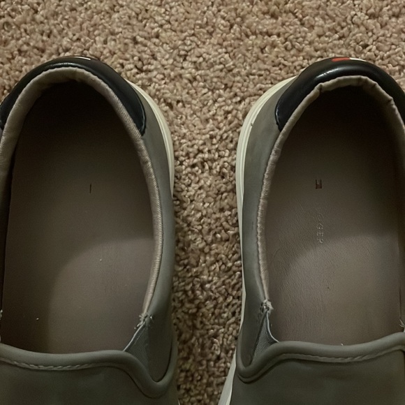 Tommy Hilfiger slip on shoes. Very good condition - Picture 2 of 4